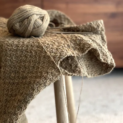 Strickzeug auf Stricknadeln